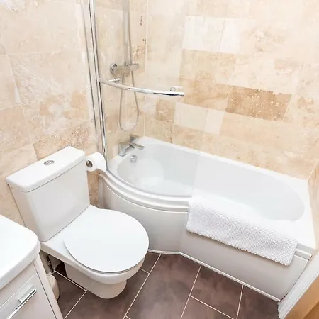 Modern & Minimalist Duplex Apartment, Sleeps 6! Apartment