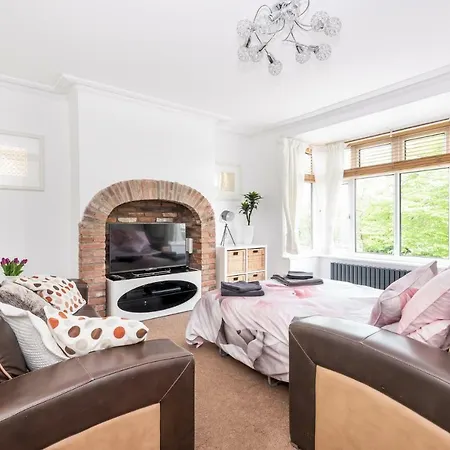 Modern & Minimalist Duplex Apartment, Sleeps 6! Apartment